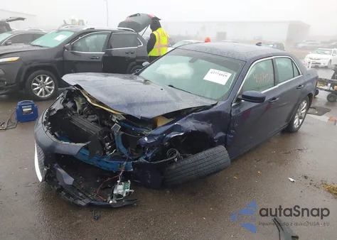 2016 Chrysler 300 Limited из США, поврежденный, VIN 2C3CCARG4GH311547